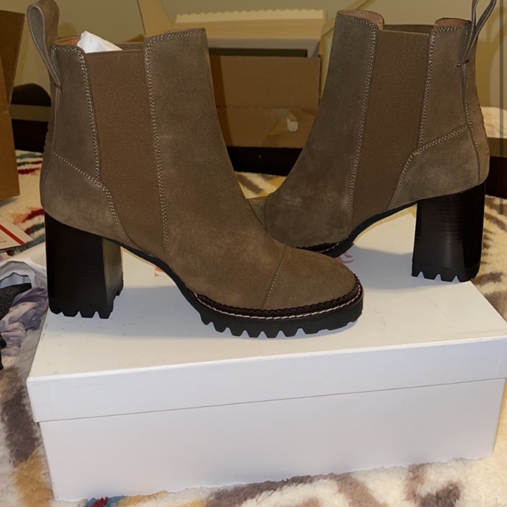 See By Chloe Mallory Block Heel Bootie -suede-